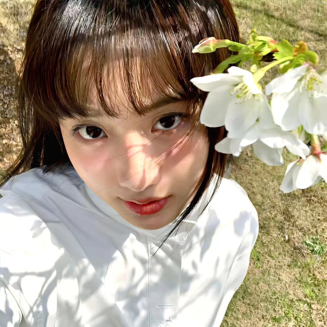 坐推土机的少女